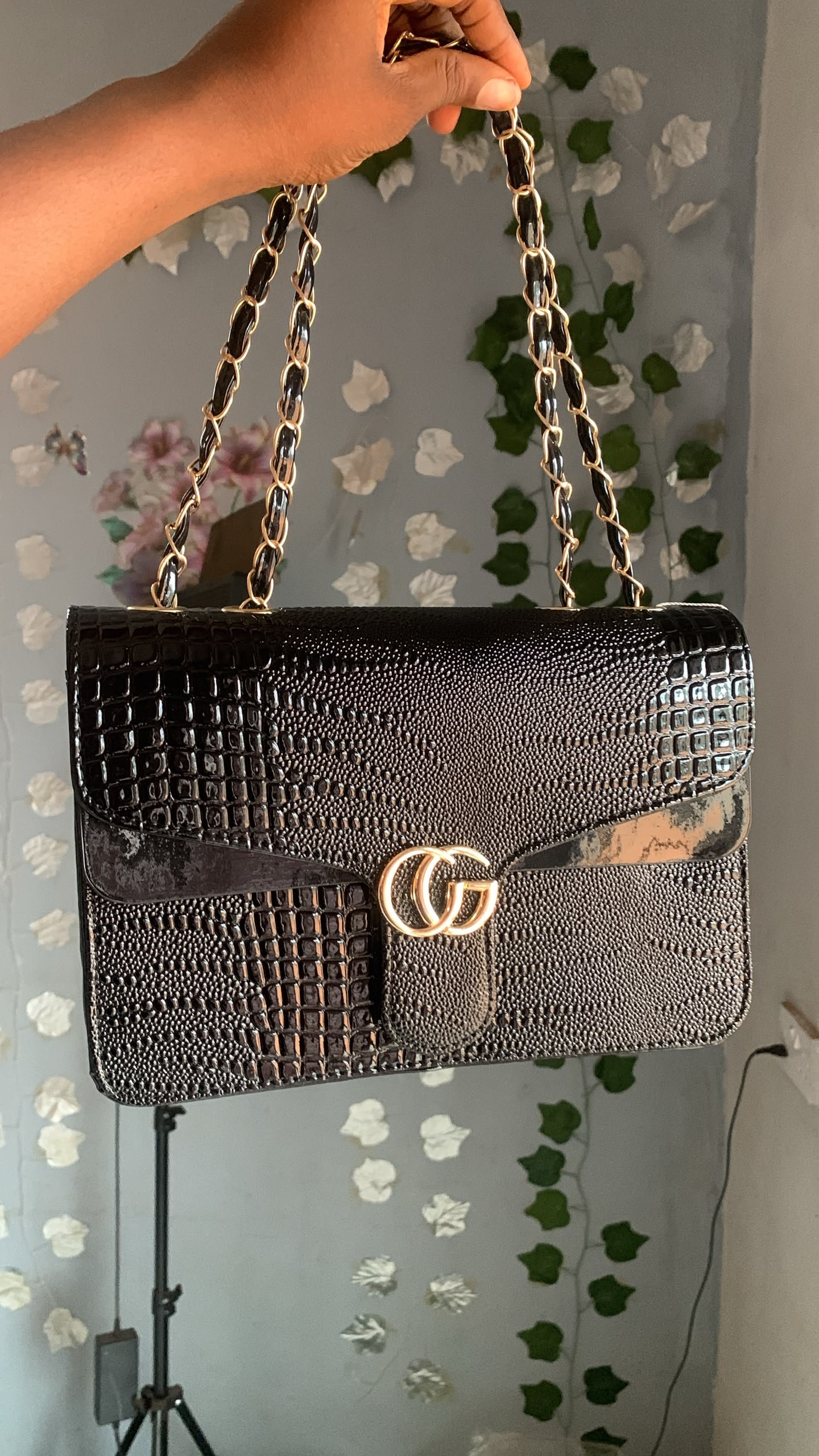 IMG-20260908-WA0014 LA- GUCCI medium GLOSSING BAG - Image 1